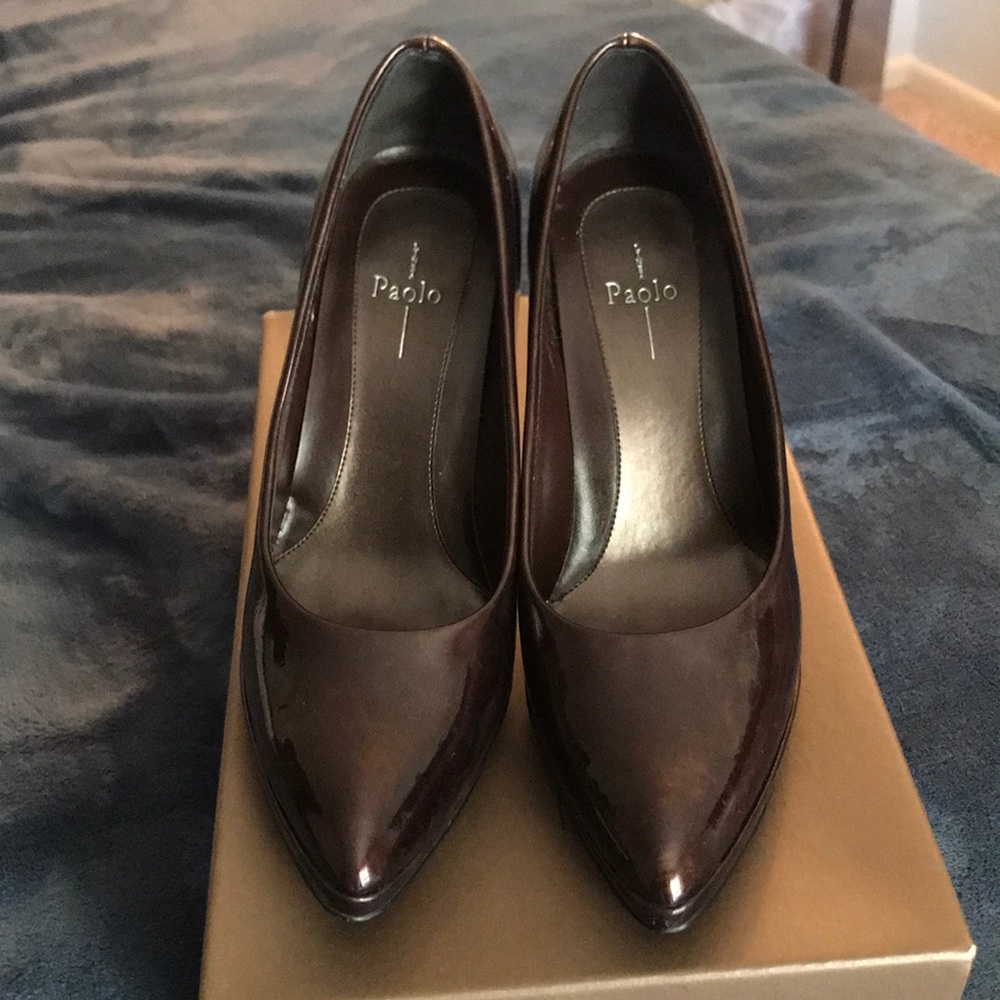 Amazing condition Paolo Walnut pumps